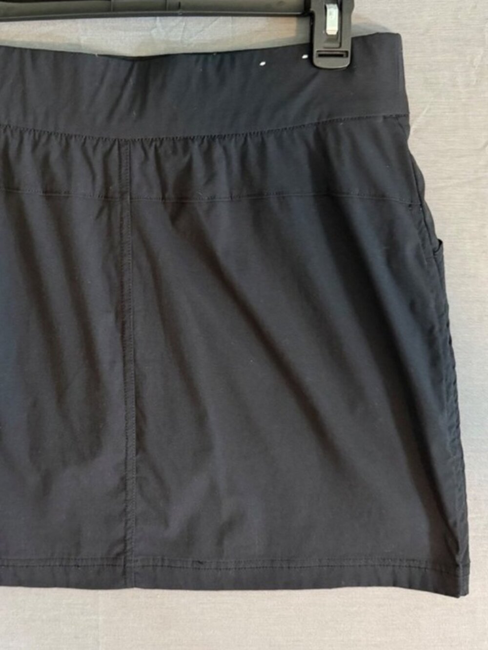 Black Skirt Skort Size M Pockets Under Shorts - Picture 2 of 2